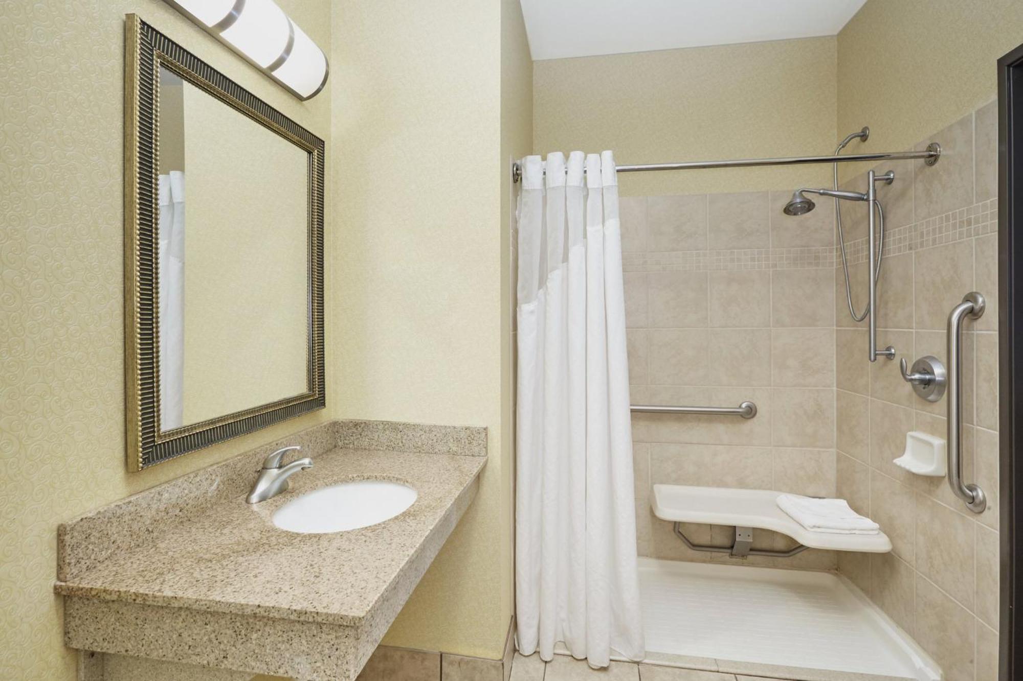 Holiday Inn Express & Suites Madison-Verona By Ihg Eksteriør billede